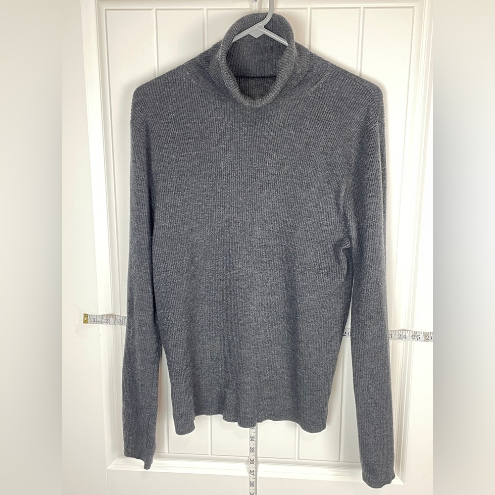 Club Monaco Gray turtleneck Sweater